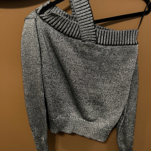 RTA Silver Metallic Beckett Off The Shoulder Sweater Size M Read Description - Picture 10 of 10